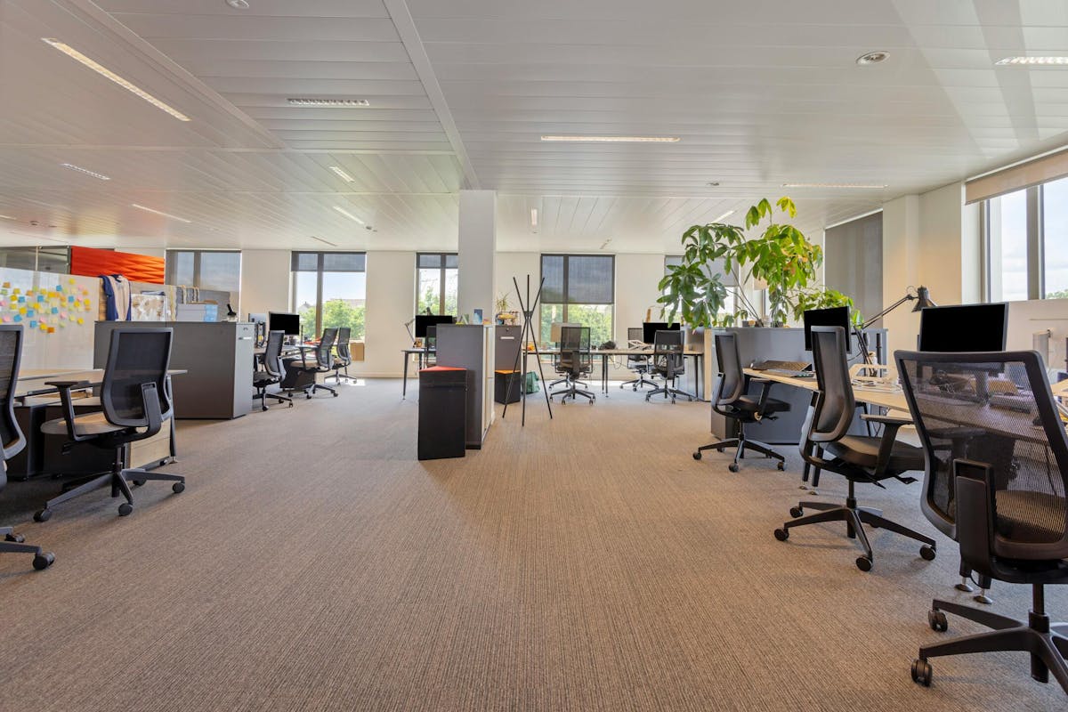 Espaces de co-working (1 à 30 sièges) à louer à Gand - photo 3