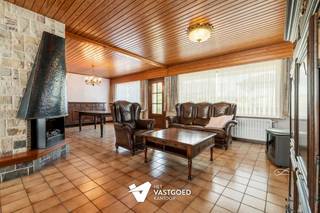 <p><span><span>Perfect onderhouden woning op ideale ligging!</span></span></p><p><span><span> </span></span></p><p><span><span>Belangrijkste troeven:</span></span></p><p><span><span>- Perfect onderhouden</span></span></p><p><span><span>- Verrassend ruim met toffe indeling</span></span></p><p><span><span>- Zeer mooie leefruimte en ruime keuken</span></span></p><p><span><span>- Badkamer reeds vernieuwd</span></span></p><p><span><span>- Leuke veranda en praktische garage en tuinberging</span></span></p><p><span><span>- Volledig onderkelderd</span></span></p><p><span><span>- TOP-ligging: op wandelafstand van centrum in zeer rustige straat</span></span></p><p><span><span> </span></span></p><p><span><i><span>Bekijk zeker ook onze grondplannen met de afmetingen. Zo krijgt u van thuis uit al een perfect beeld van wat deze woning te bieden heeft!</span></i></span></p><p><span><span>Wenst u meer info of een vrijblijvende bezichtiging, contacteer dan ons kantoor op het nummer 014 39 99 99 en wij helpen u graag verder.</span></span></p>