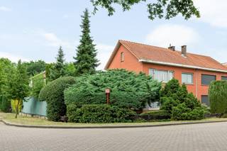 Gelegen op een goed bereikbare locatie op wandelafstand van het centrum van Schilde, doch in een rustige en groene omgeving, bevindt zich deze...