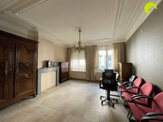 Bureau au rez-de-chaussée d'une maison de ville à Anvers Sud !Le bureau est situé dans un quartier dynamique d'Anvers Sud. Cet espace de bureau est...