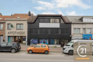 Century 21 Zaventem présente un spacieux immeuble à usage mixte en bon état à Diegem. Situé sur la Haachtsesteenweg 28-30, en face d'un arrêt de...