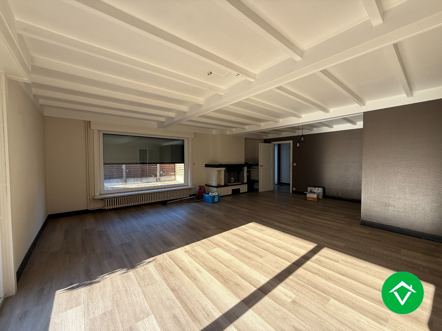 Gelijkvloerse woning met 3 slaapkamers, dubbele garage en tuin - foto 4