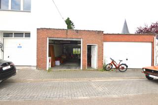 Magazijn te huur aan de vaart in Mechelen.Gemakkelijk laden en lossen aangezien er een parkeerplaats voor de garage is.Toegang is mogelijk via een...