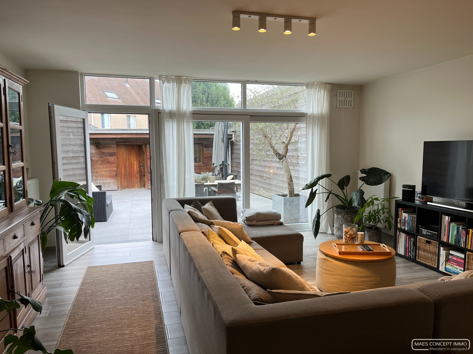 Gerenoveerde woning met garage te huur vlakbij centrum van Kortrijk - photo 5