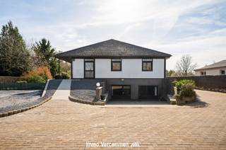 Residentieel gelegen laagbouwvilla met een verrassend ruime bewoonbare oppervlakte, gelegen in het landelijke Duffel - nabij Kontich. Deze verzorgde...