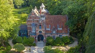 Landhuis 't Wit Kruis is gelegen op de grens Schilde/Schoten, aan de rand van villawijk het koningshof. Stap binnen in het elegant historisch...
