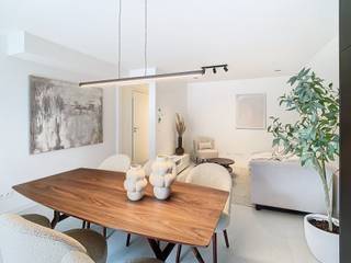 Instapklaar 2-slaapkamer appartement met terras, berging en parking<br /><br />Dit stijlvolle appartement op de tweede verdieping biedt een bewoonbare oppervlakte van 75,51 m² en een gezellig terras van 10,34 m². De moderne architectuur en grote raampartijen zorgen voor een lichte, open woonbeleving.<br /><br />Indeling:
<ul>
<li>Inkomhal met gastentoilet</li>
<li>Gezellige zithoek die vloeiend overloopt in de open keuken</li>
<li>Berging aansluitend aan de leefruimte</li>
<li>Ruim terras bereikbaar via de keuken</li>
<li>2 comfortabele slaapkamers</li>
<li>Badkamer met dubbele wastafel en douche</li>
<li>Ondergrondse parkeerplaats inbegrepen</li>
<li>Duurzaam dankzij 3 zonnepanelen (410 Wp)</li>
</ul>
Dit appartement is luxueus afgewerkt en volledig instapklaar – ideaal om direct in te trekken of te verhuren.<br /><br />Totale prijs inclusief alle kosten, ondergrondse parking en berging:<br />6% btw: +- €389.500<br />21% btw: +- € 428.000<br /><br />Meer informatie of een bezoek? Neem contact op met michiel@vestio.com of bel 0478 30 04 25.