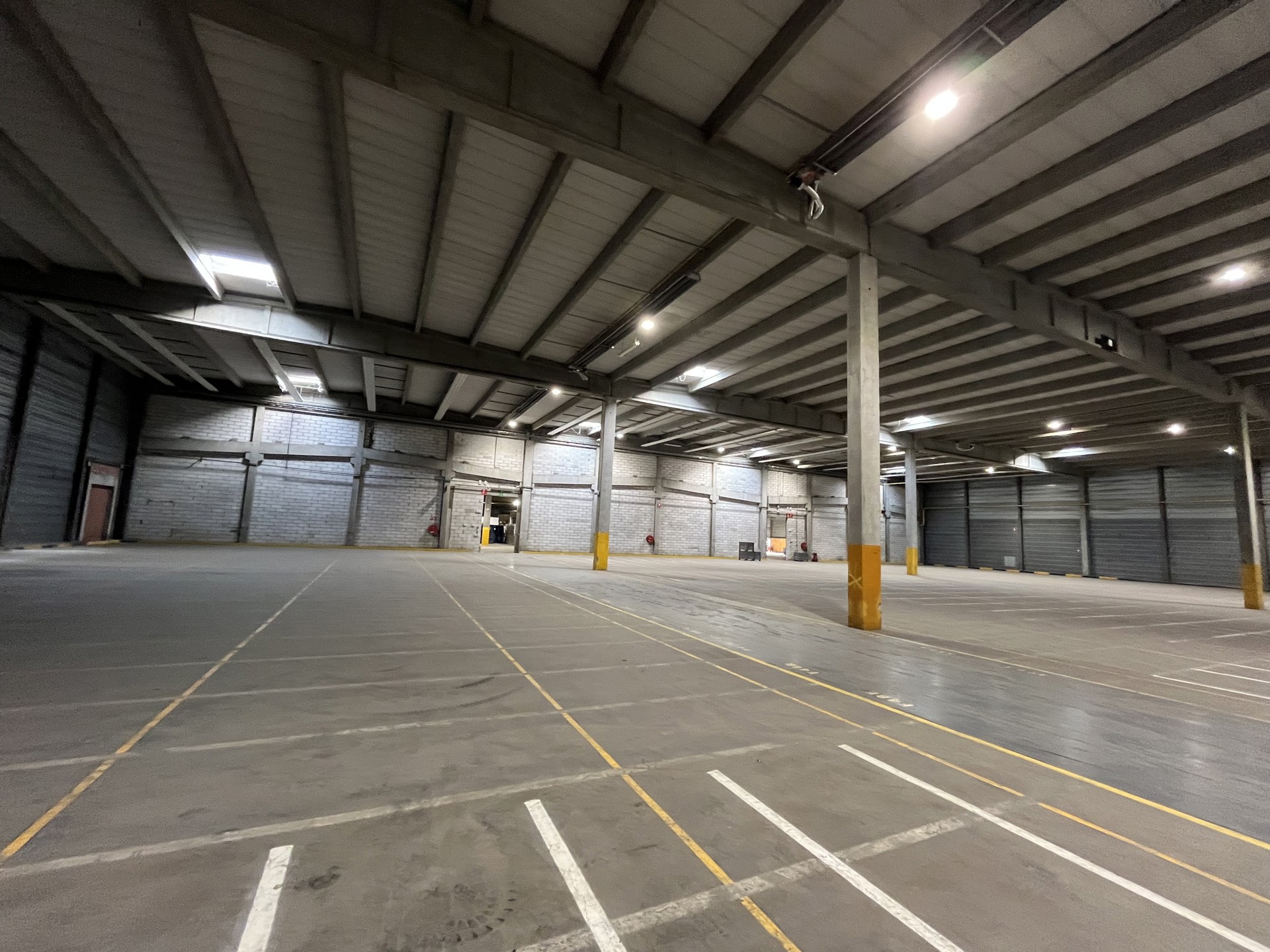 Uniek logistiek bedrijfsgebouw te huur : magazijnen vanaf  3.060m² - 15.370m²  - foto 2