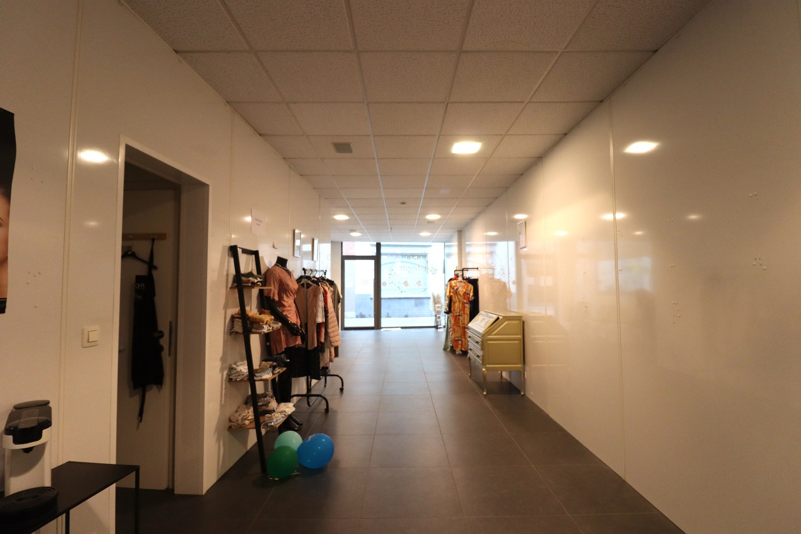 Commercieel handelspand van 146 m2 te huur in het centrum van Hamme - foto 3