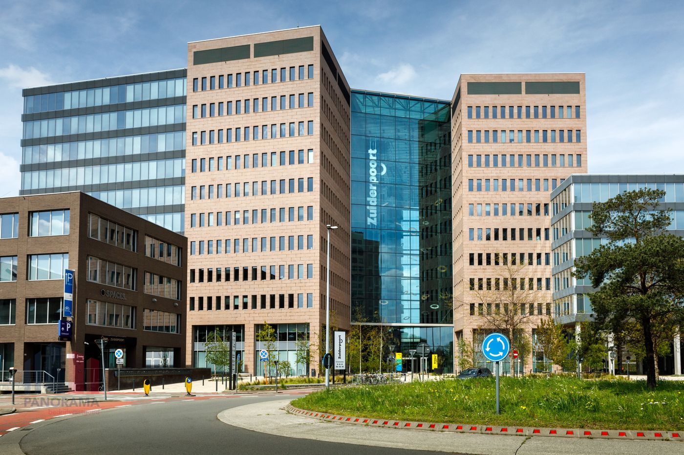 2,500 m² of ready-to-use offices at prime location near the centre of Ghent - photo 2