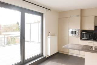 In hartje Olen vinden we dit instapklaar appartement met groot terras. Rondom het appartement zijn er tal van parkeermogelijkheden en...