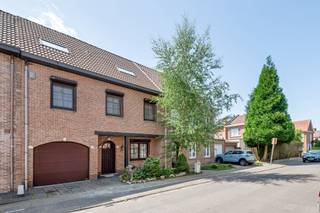 Instapklare rijwoning in rustige woonwijk nabij park en De Schorre – BoomIn een rustige en kindvriendelijke woonwijk te Boom bevindt zich deze...