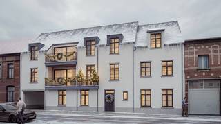 Een nieuwe energiezuinige realisatie in het centrum van Turnhout vol hoogwaardig maatwerk kwaliteit en alle comfort en dit in een tijdloze architectuur.<br /><br />De oppervlaktes variëren van 68 m² tot 140 m² allen met een ruim privatief terras voor wie maximaal wil genieten in comfort zowel binnen als buiten. Alle appartementen zijn ruim, genieten van veel lichtinval en hebben 2 of 3 slaapkamers. <br /><br />Wil u een nieuwbouw BEN-appartement bezitten dat écht luxueus is afgewerkt door de kwalitatieve Kempische aannemer Pluym-Van Loon? De bouwheer streeft ook hier opnieuw naar perfectie en meer dan waarde voor uw geld. <br /><br />Wees er snel bij en kom eens langs om kennis te maken met deze nieuwe realisatie. <br /><br />Residentie "Albert" :<br /><br />* kleinschalig appartementsgebouw met een open en groen karakter<br />* ideale centrum ligging <br />* lichtrijke, ruime appartementen dankzij grote raampartijen<br />* tijdloos bouwwerk met Kempisch karakter <br />* hoogwaardige & kwalitatieve afwerking: Italiaanse maatkeukens, eiken parket, luxueus sanitair maatwerk...<br />* BEN-norm<br />* zonnepanelen<br />* warmtepomp<br />* vloerverwarming in het gehele appartement<br />* privatieve parkings en bergingen<br />* afwerking op maat met alleen maar kwaliteitsmaterialen<br /><br />Prijzen vanaf EUR 224.440 ( exclusief aankoopkosten ). <br />Bouwheer : Pluym-Van Loon<br /><br />Bel nu onze makelaar voor een afspraak zodat wij u het lastenboek en de plannen kunnen toelichten !<br /><br />TOT BINNENKORT! Albert, uw nieuwe thuis of investering.<br />nieuwbouw@hillewaere.be of bel ons nu op 014/45.10.11