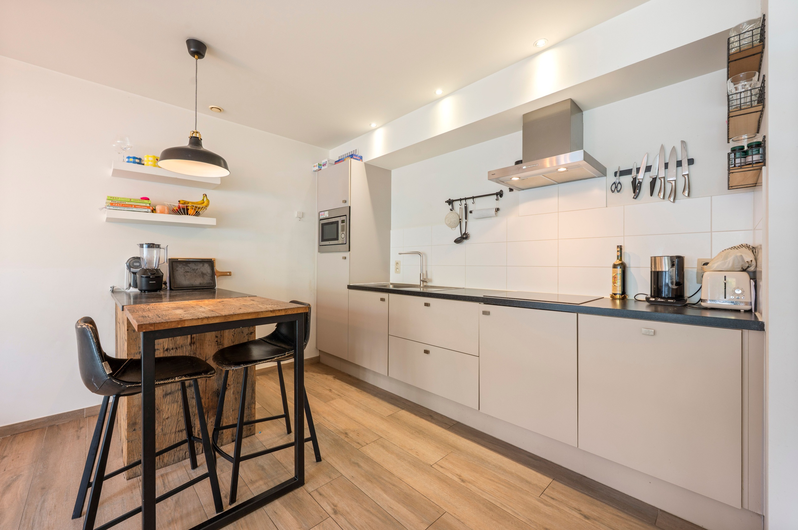 Moderne gezinswoning met gezellige stadstuin op de Lage Kaart te Brasschaat! - foto 4