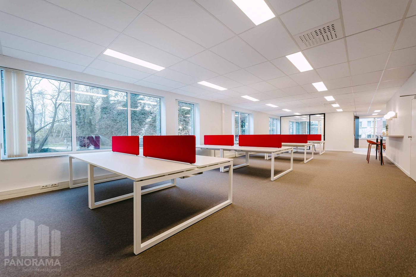Bureaux entièrement rénovés de 194 m² à un emplacement stratégique à proximité du R0 - photo 5