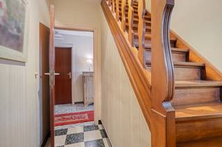 BIEDEN VANAF 449.000,00 EURO.Stap binnen in dit veelzijdige pand, perfect gelegen tussen Dentergem en Aarsele, waar zichtbaarheid en toegankelijkheid...