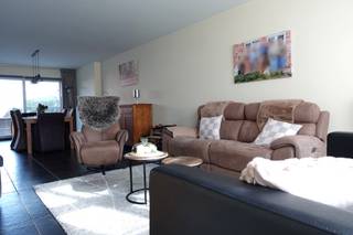 <p><strong>Recente verzorgde energiezuinige woning (halve losbouw) met 3 slaapkamers, garage en mooie tuin op een perceel van 357 m².<br /></strong>EPC B-label | Beschikbaar: 01/07/2026 | 173 m² bewoonbare oppervlakte<br /><br /><strong>Bezoek aanvragen: </strong>https://dilegno.mijnhuurprofiel.be/property/3be35547-2a18-4374-84e8-dc1bbdc15fd7<br /><br /><strong>Ligging:</strong></p>
<p>Centraal doch rustig gelegen op wandelafstand van het centrum van Beerse</p>
<p><strong>Omschrijving:</strong></p>
<p>We betreden deze verzorgde woning via de inkomhal, dewelke voorzien is van een gastentoilet. Vanuit de inkomhal is er toegang tot de ruime leefruimte (57m²), welke keuken met berging/ wasplaats, salon en eetkamer omvat.<br />Via het grote schuifraam in de leefruimte komt u in de tuin met terras en de garage.</p>
<p>De keuken is uitgerust met koelkast, combi-oven, vaatwasser, kookvuur en dampkap. De keuken is luxueus afgewerkt en heeft een werkblad in composiet. Verder is er een wasplaats/ berging voorzien met aansluiting voor wasmachine en droogkast.<br />Op de eerste verdieping zijn er 3 slaapkamers en een badkamer aanwezig. De badkamer bestaat uit een douche in ligbad, dubbele wastafel en toilet.<br />Via een vlizotrap kan de grote zolderruimte (36 m²) bereikt worden.<br />De woning beschikt over mooie raampartijen (incl horren) zodat er veel natuurlijk lichtinval is.</p>
<p><br /><strong>Algemeen:</strong></p>
<ul>
<li>173 m² bewoonbare oppervlakte</li>
<li>Tuin met garage</li>
<li>Gunstige EPC: B-label</li>
<li>Beschikbaar vanaf 01/07/2026</li>
</ul>