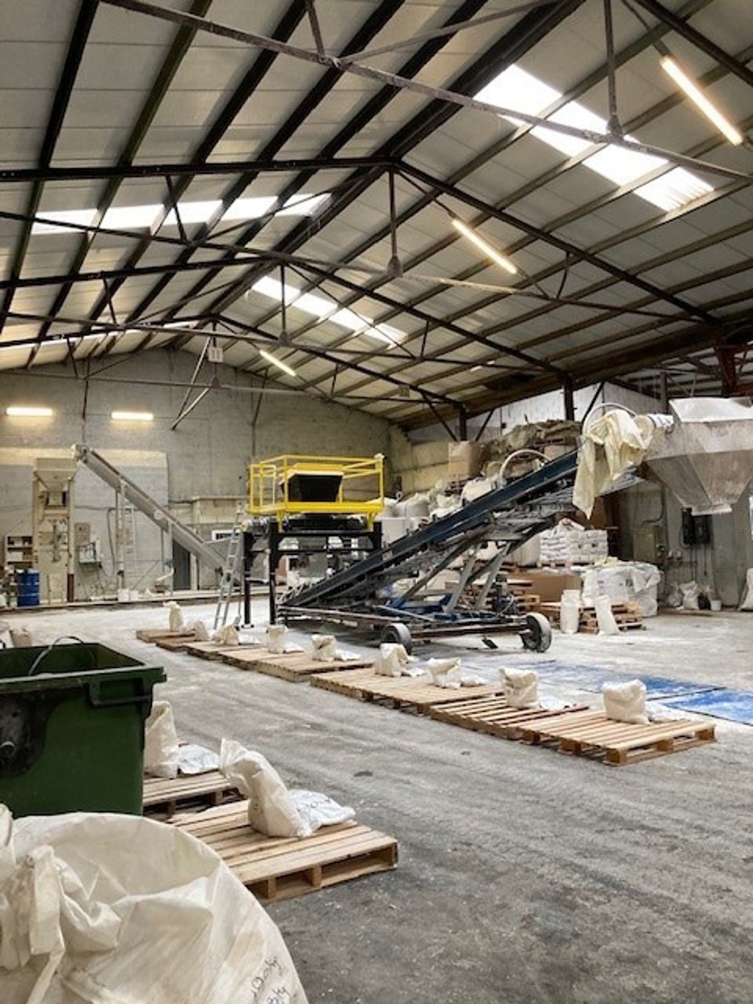 Commercial à louer à Saint-Nicolas - photo 3