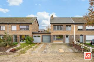 IN OPTIE!! Degelijke instapklare én energiezuinige woning met op het gelijkvloers een inkomhal met gastentoilet, een lichtrijke woonruimte met...