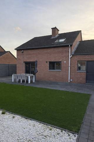 Bent u op zoek naar een instapklare woning op een toplocatie? Deze mooie gerenoveerde en energiezuinige gezinswoning gelegen in de Pastorijstraat...