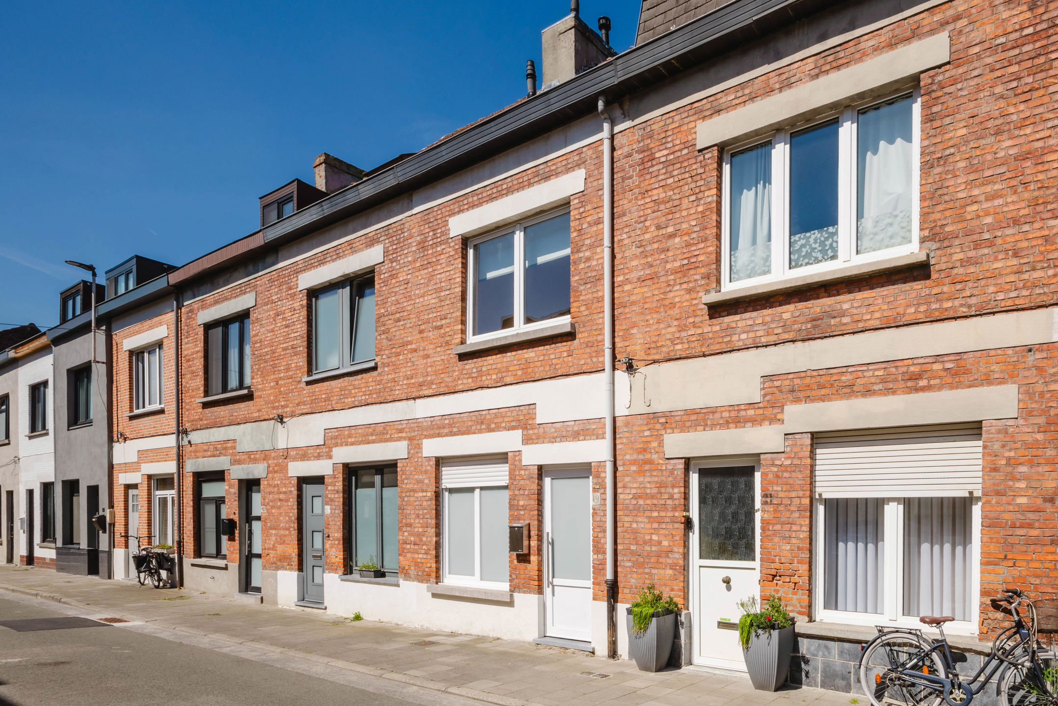 Gerenoveerd huis met zonnige tuin te koop in Sint-Amandsberg - foto 3