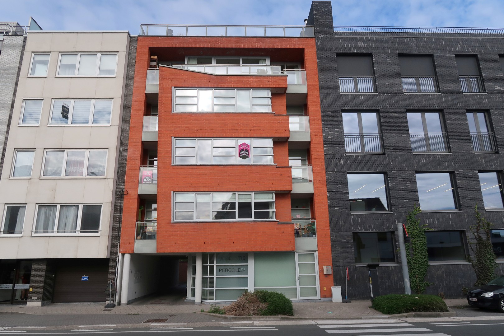 Garage for rent in Roeselare with 2 bedrooms - photo 2