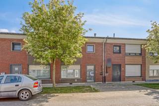 In een rustige, kindvriendelijke straat nabij het centrum van Izegem bieden we u deze gunstig gelegen, solide woning aan. De woonst beschikt...