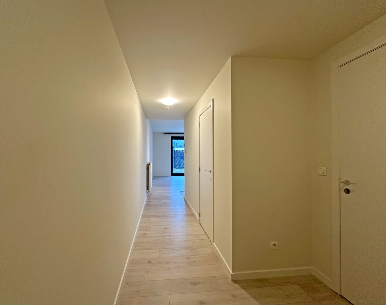 Instapklaar 1-SLPK appartement met een tuin te Deurne op toplocatie! - foto 4