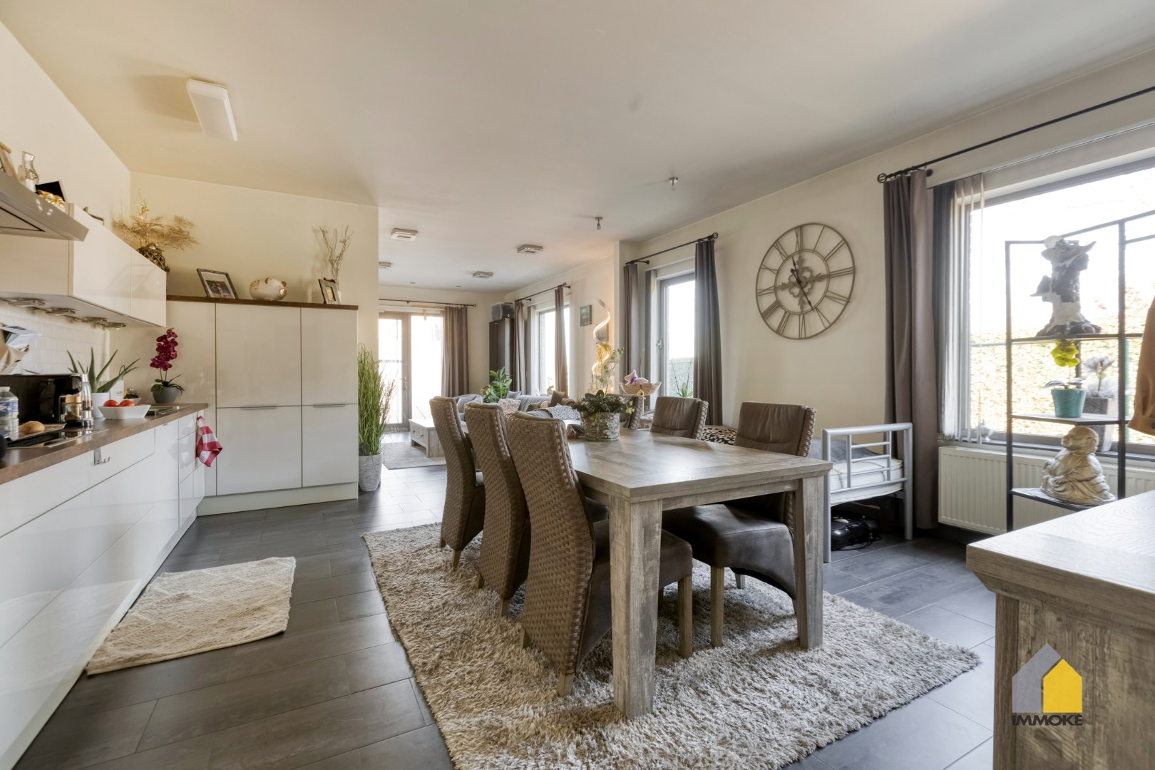 Gelijkvloers appartement (91 m²) in centrum met 1 slpk en parking. - foto 5