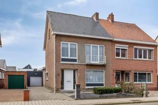 Deze instapklare woning is gelegen in Anemoonstraat in Geel en geniet van een uiterst centrale ligging met de Markt van Geel op...