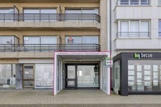 Ce bâtiment se trouve dans un emplacement absolument A. Situé à deux pas du tout nouveau casino (SILT) et de la zone de plage rénovée, vous...