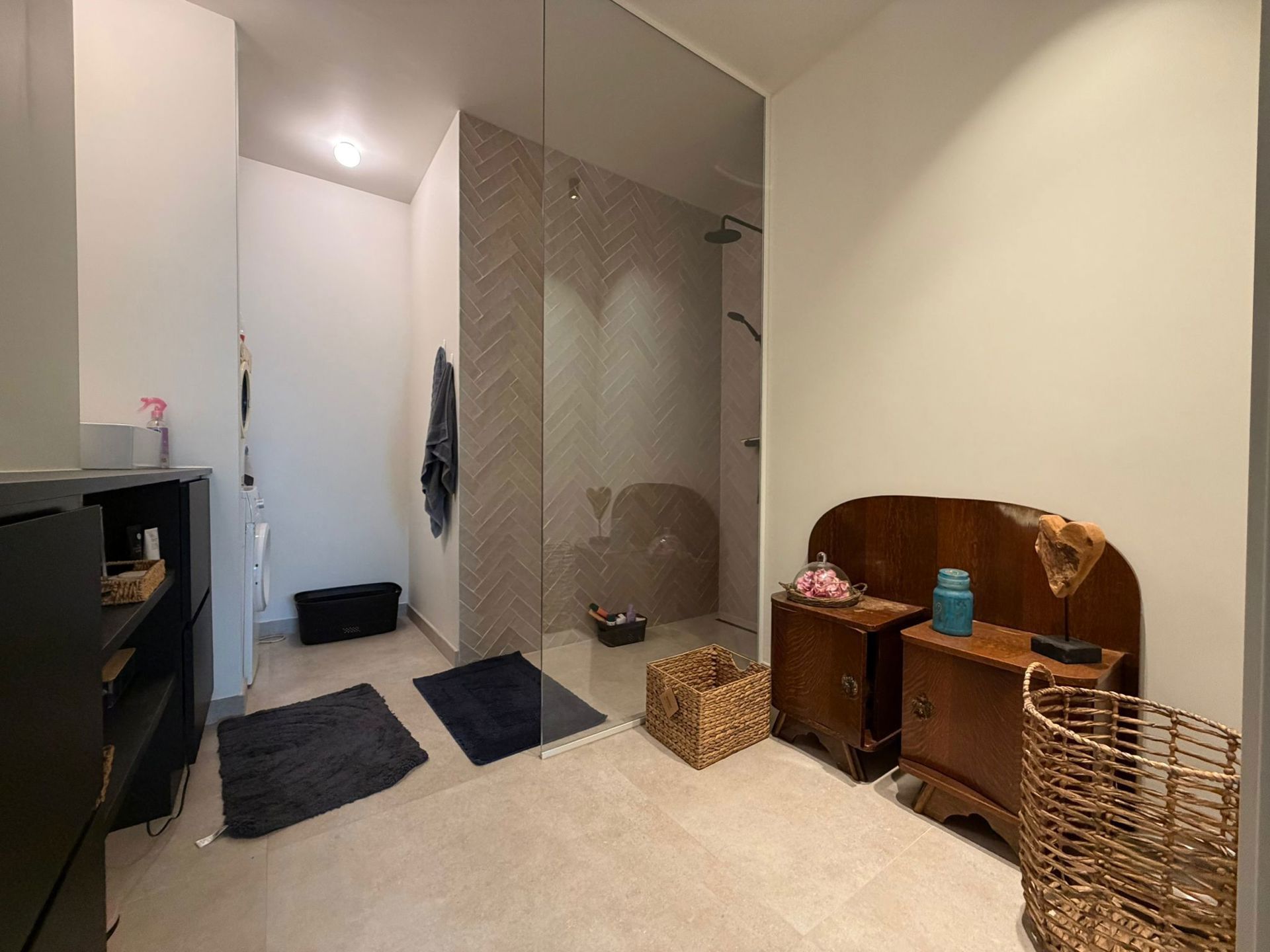 Modern app. 1 slaapkamer, tuintje, terras, autostaanplaats. - foto 4