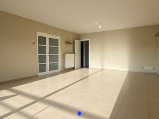 Ruim appartement op de 1ste verdieping van Residentie Zuidkant met 2 slaapkamers, terras en ondergrondse  garage. Het appartement werd recent...