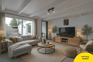 Op het einde van een rustige, doodlopende straat in Wijnendale vinden we deze charmante gelijkvloerse woning terug. Bij aankomst valt meteen het gezellige terras aan de voorzijde op, de ideale plek om op zonnige dagen te genieten van een kop koffie.<br /><br />Via de voordeur betreedt u de knusse eetkamer, die voldoende ruimte biedt voor een gezellige eettafel. Aansluitend bevindt zich de praktische keuken, uitgerust met kookplaat, dampkap en spoelbak. Achteraan is er een handige berging met toegang tot de koer, waar zich bovendien nog een buitenberging bevindt.<br /><br />De badkamer is voorzien van een inloopdouche, lavabo en toilet. Vanuit de eetkamer loopt u door naar de gezellige woonkamer, die dankzij de grote glaspartij geniet van overvloedig daglicht. Aanpalend aan de leefruimte bevindt zich de slaapkamer, uitgerust met een ingebouwde maatkast.<br /><br />Alle ruimtes bevinden zich op het gelijkvloers, wat zorgt voor optimaal wooncomfort en gebruiksgemak. Deze woning is ideaal voor wie houdt van rustig wonen met alle basisvoorzieningen binnen handbereik.<br /><br />Warm geworden van deze knusse woning? Contacteer ons vandaag nog voor meer informatie of een bezoek ter plaatse!<br />De vermelde prijs is een startprijs; elk bod hoger dan de startprijs wordt voorgelegd aan de eigenaar, die het recht behoudt dit te aanvaarden of te weigeren.<br /><br />Neem voorsprong met een vrijblijvende en gratis schatting van uw eigendom via:<br />http://www.residentievastgoed.be/gratisonlineschatten