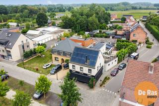 LAARNE - Bloeiende slagerij/traiteurzaak & luxe duplexapp.In het charmante Laarne bevindt zich deze unieke eigendom voor gemengd gebruik, ideaal voor...