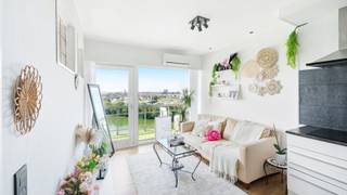 Mooi vernieuwd studio met een schitterend uitzicht over Heist en hinterland. Deze verzorgde studio geniet van een aparte slaapkamer met...