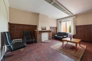 Ruime woning met o.a. 6 slaapkamers nabij het centrum van Turnhout en vlakbij de Nieuw Kaai van Turnhout. Winkels, horeca, scholen, openbaar...