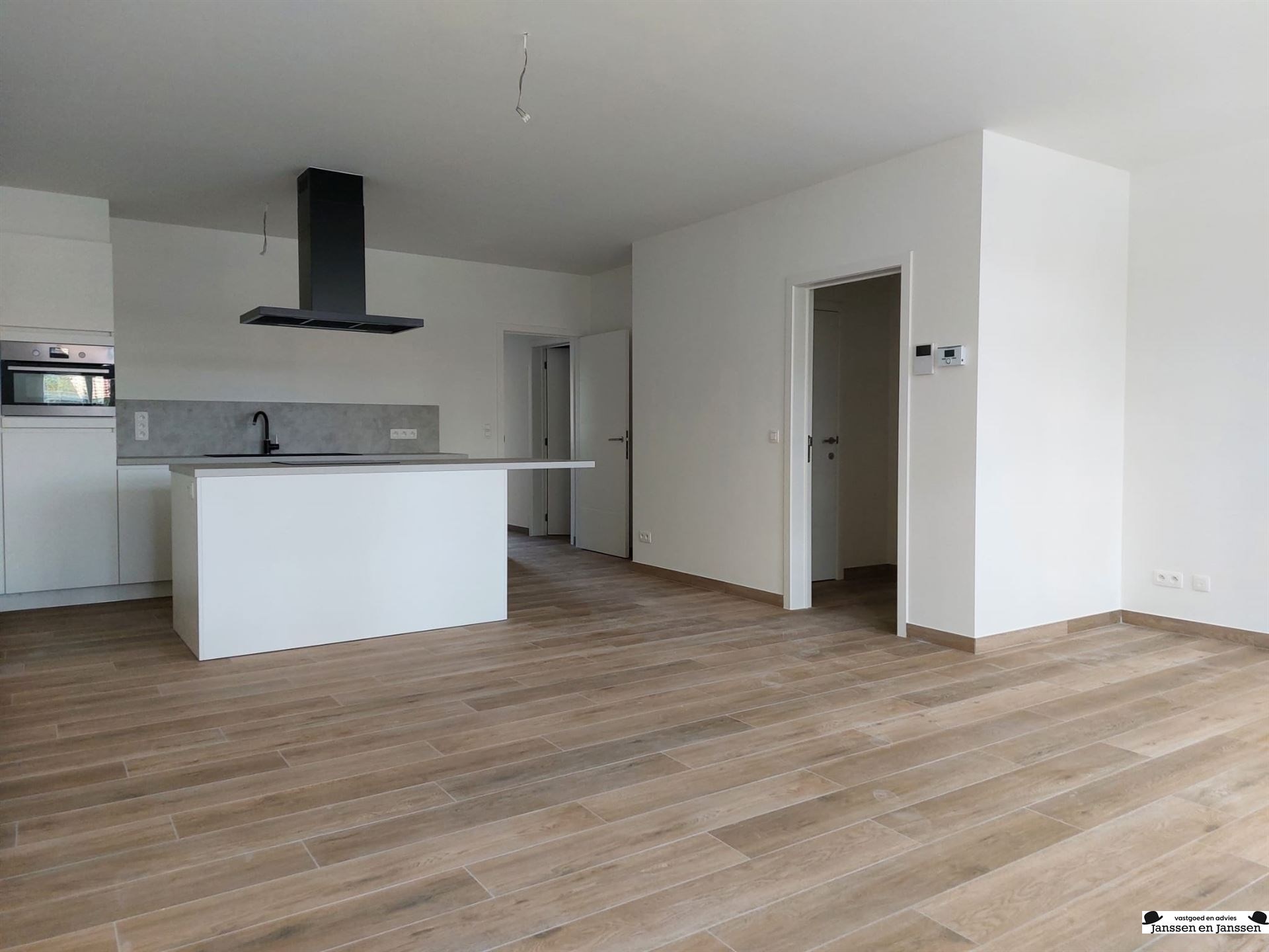 Stijlvol afgewerkt appartement met 2 slpks, twee auto-staanplaatsen en terras in het centrum van Gooreind (ca.100m²) - foto 4