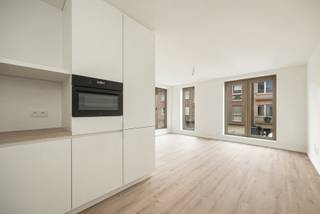 Gelegen in het centrum van Stabroek, vlak bij bakkerij Wouters, stellen wij u graag dit stijlvolle 1-slaapkamerappartement met lift voor, gelegen...