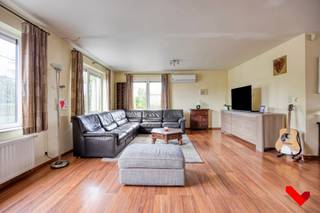 Ben je op zoek naar een unieke kans om een ruime woning met succesvolle frituur over te nemen in een gezellige buurt? Dit prachtige pand (gebouwd...