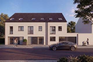 <p><span>Deze prachtige energiezuinige halfopen nieuwbouwwoning is ideaal gelegen nabij centrum van Turnhout, op wandelafstand van winkels, scholen en openbaar vervoer. De woning combineert modern comfort met een duurzame bouwkwaliteit.</span></p><p><span>Op het gelijkvloers bevindt zich een lichtrijke leefruimte met open, volledig ingerichte keuken die uitgeeft op de tuin, alsook een ruime garage.</span></p><p><span>De woning beschikt over 4 ruime slaapkamers en 2 stijlvolle badkamers, ideaal voor gezinnen of wie extra ruimte zoekt voor bureau of hobbykamer.</span></p><p><span>Dankzij de warmtepomp, zonnepanelen, hoogwaardige isolatie en ventilatiesysteem D geniet u van een laag energieverbruik en optimaal wooncomfort. Verder beschikt de woning over een verfijnde afwerking met kwalitatieve materialen.</span></p><p><span>Instapklare, toekomstgerichte woning nabij het centrum van Turnhout.</span></p>