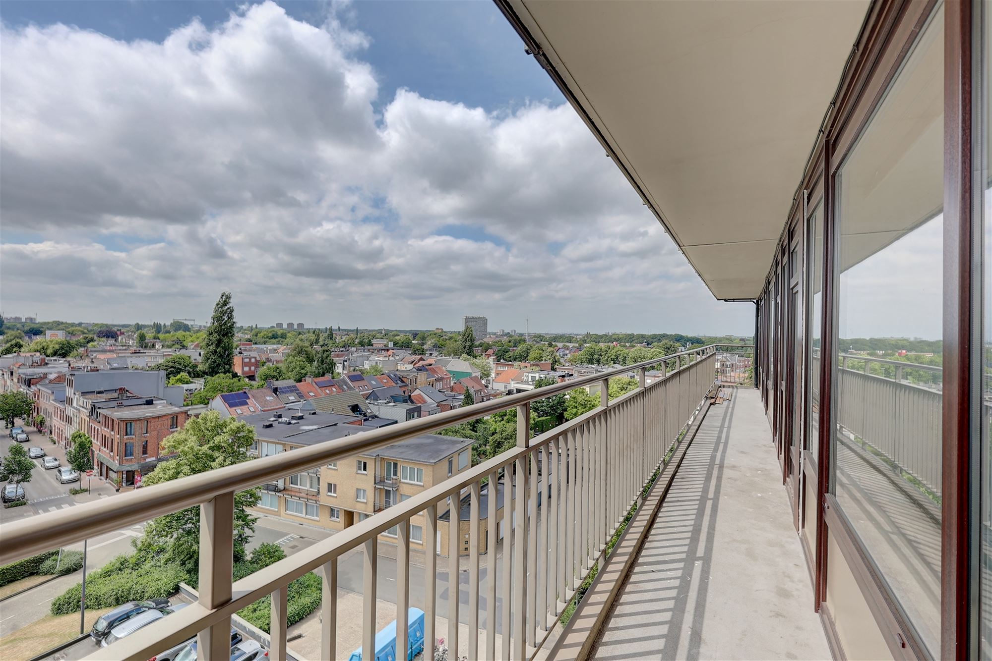 Gerenoveerd appartement met drie slaapkamers en terras in Wilrijk - foto 4