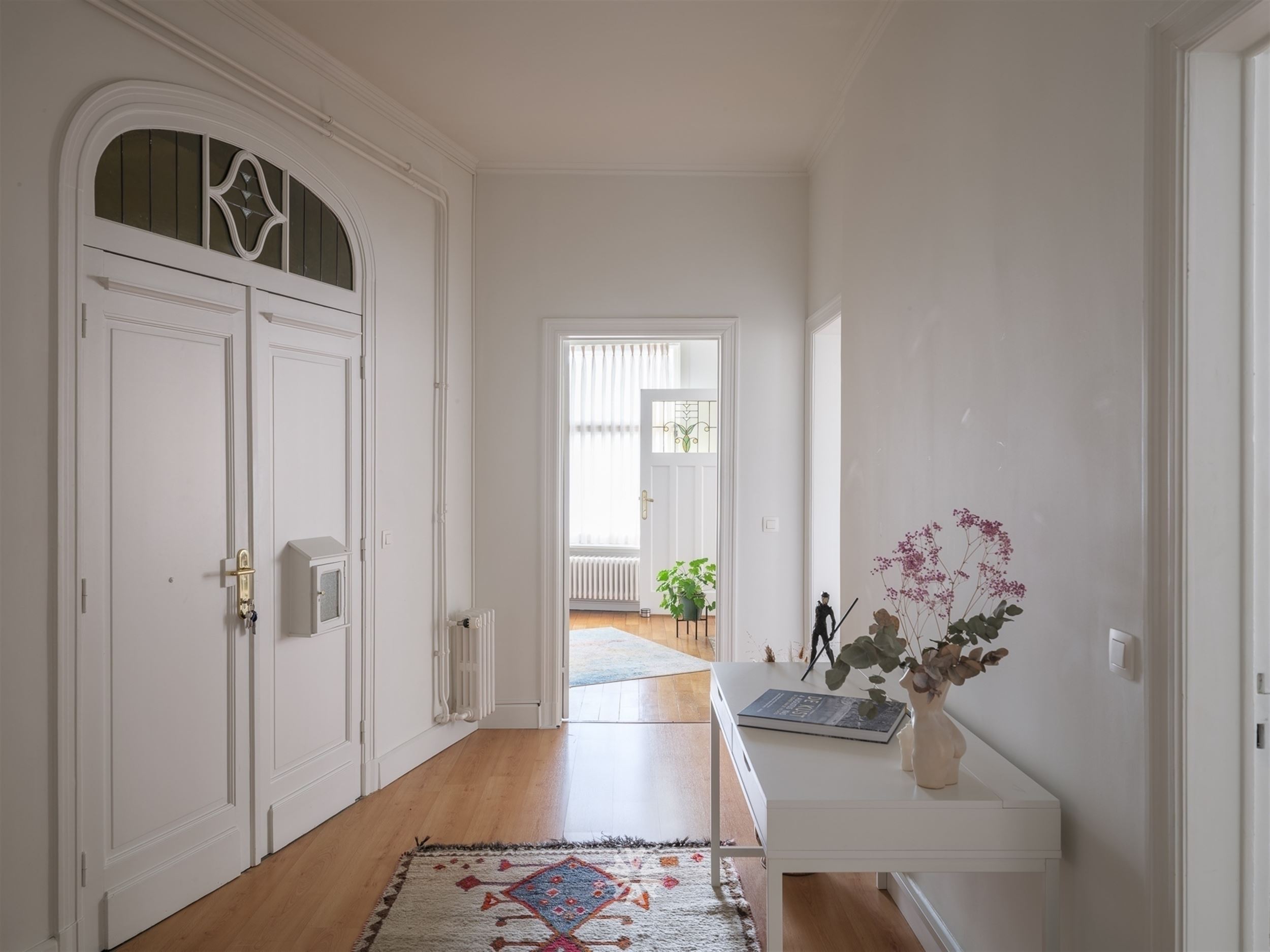 Appartement spacieux et de caractère donnant sur le parc de la Citadelle dans un bâtiment historique - photo 3