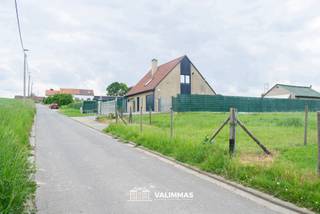 VALIMMAS verkoopt deze prachtig gelegen grond in woongebied, 08 are 63 ca groot, en ideaal georiënteerd naar het zuidwesten !...