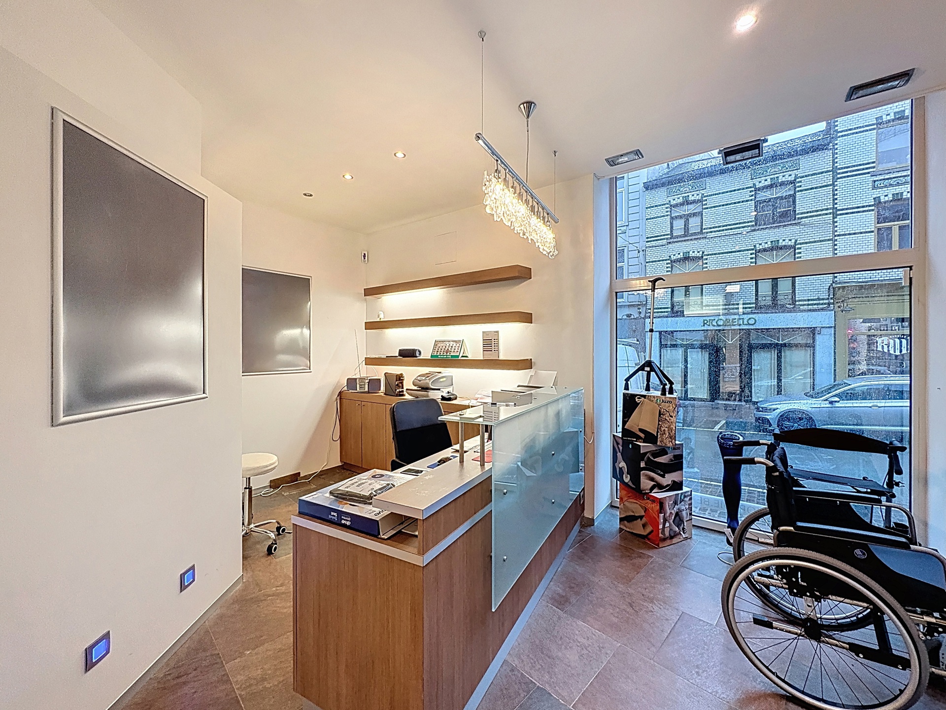 Handelspand met 8 praktijkruimtes in centrum Geraardsbergen - foto 2