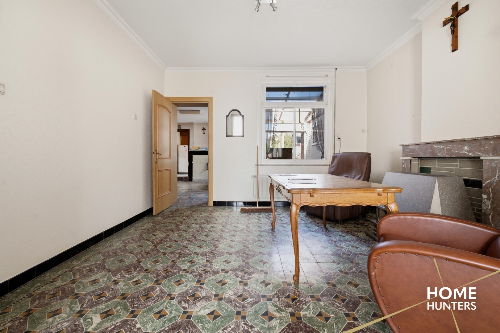 Veelzijdige eigendom met te renoveren woning en twee ruime loodsen in Langemark - foto 4