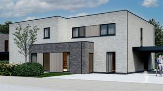 <p><span>In Ramsel komt deze eigentijdse lage-energiewoning op een perceel van 5a 12ca te koop. Met een E-peil lager dan 10 combineert dit huis comfort en toekomstgerichte energiezuinigheid.</span></p><p><span>De gelijkvloerse verdieping biedt een open woonconcept met een woonkamer die baadt in het licht dankzij de grote glaspartijen. De aansluitende keuken is ontworpen voor zowel functionaliteit als gezelligheid: veel opbergruimte, een volledig pakket aan kwalitatieve toestellen én een kookeiland vormen hier het hart van de woning.</span></p><p><span>Naast de keuken bevindt zich een royale berging die plaats biedt voor wasmachine, droogkast en zelfs extra toestellen zoals een diepvriezer.</span></p><p><span>Op de verdieping zijn drie ruime slaapkamers ondergebracht, allemaal met een aangenaam formaat. De badkamer is volledig uitgerust met een ligbad, douche en dubbele wastafel. Voor extra praktisch comfort zijn er afzonderlijke toiletten voorzien, zowel beneden in de inkomhal als boven in de nachthal.</span></p><p><span>Pluspunten van deze woning:</span></p><ul><li><span>Warmtepomp met vloerverwarming en mogelijkheid tot koeling</span></li><li><span>Zonnepanelen in combinatie met een thuisbatterij (thuisbatterij optioneel)</span></li><li><span>Voorziening voor elektrische wagen (EV-laadpunt)(optioneel)</span></li><li><span>Regenwaterrecuperatie en ventilatiesysteem</span></li><li><span>Afgewerkt met kwaliteitsmaterialen</span></li></ul><p><span>Wie graag zelf de afwerking bepaalt, kan opteren voor de </span><span>casco-aankoop</span><span>. De prijs hiervoor bedraagt </span><span>319.500 euro</span><span>.</span></p><p><span>De opgegeven prijzen zijn exclusief btw, registratie, notariskosten en nutsvoorzieningen.</span></p><p><span>Geïnteresseerd? Bel ons op </span><span>016 15 31 15</span><span> of stuur een mail naar </span><span>info@immolivit.be</span><span> en ontdek of dit de woning is waar u naar op zoek bent.</span></p><p><span> </span></p>