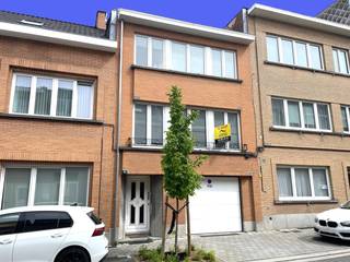 Ontdek deze bel-etage woning, ideaal gelegen te Strombeek-Bever op een steenworp van talrijke voorzieningen zoals scholen, openbaar vervoer,...