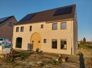 Nieuwbouwproject: Twee BEN20-woningen nabij de jachthaven van het Kanaal naar Beverlo. Ontdek dit prachtige nieuwbouwproject bestaande uit twee...