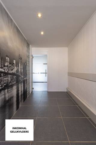 Deze instapklare eengezinswoning is gunstig gelegen op een centrale & rustige locatie in een residentiële omgeving vlakbij het centrum...